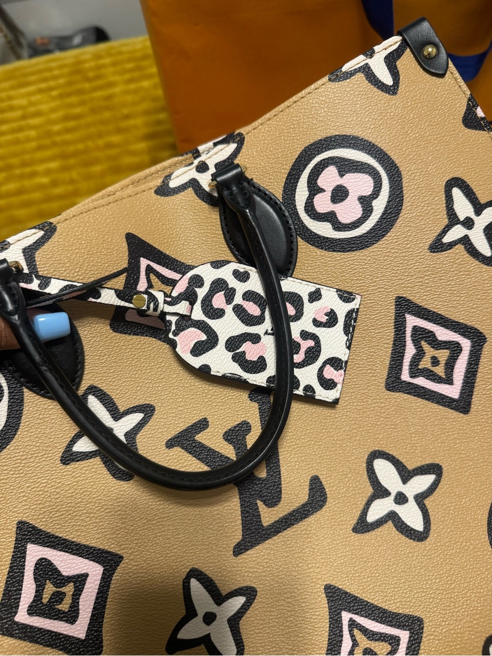 Louis Vuitton Wild At Heart OnTheGo GM Beige - Like New Full Set) - Picture 6 of 10